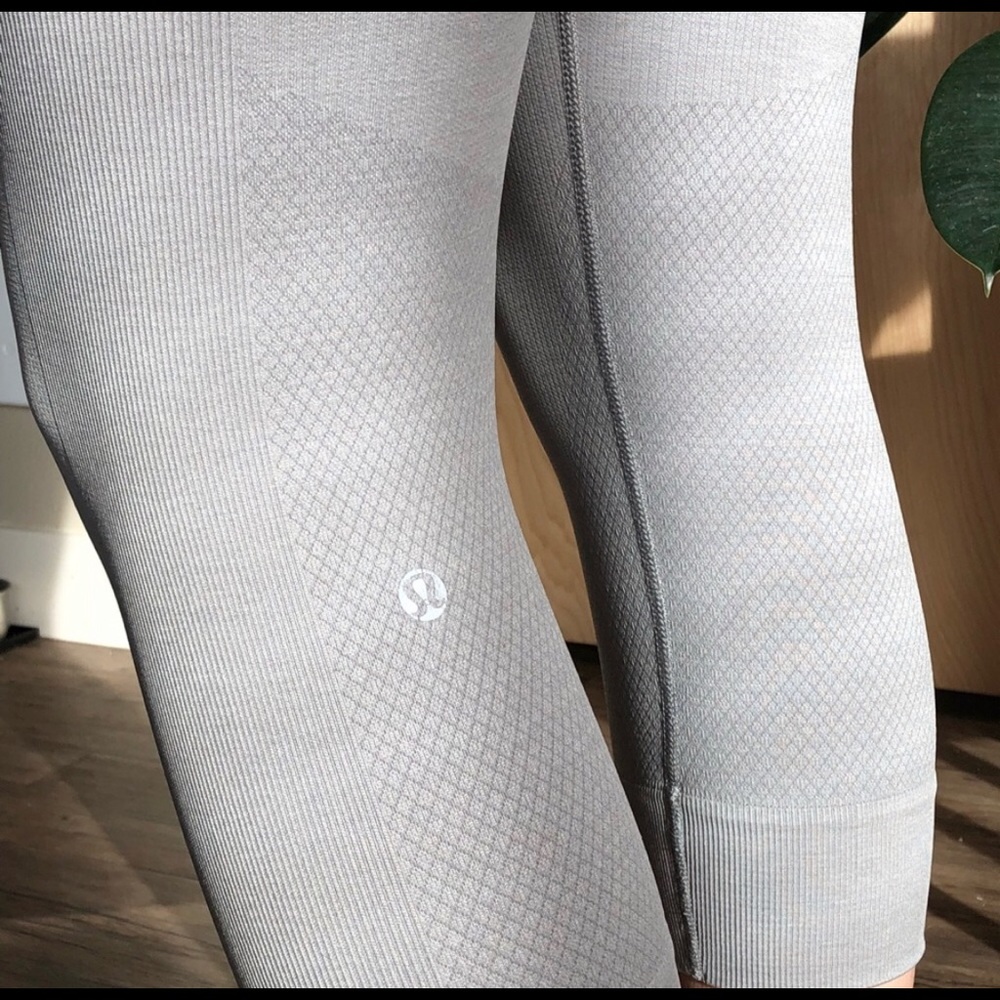 Lululemon Seamlessly Street cropped legging